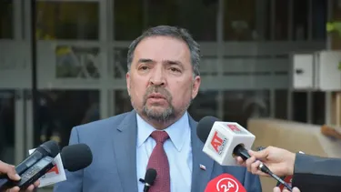 Defensor presenta licencia por 20 días y tribunal reagenda juicio contra ex intendente de Atacama para un año y dos meses más