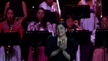 Festival de Olmué: Mon Laferte brilló en una noche debut donde el humor desinfló