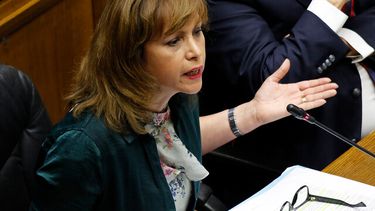 Tras asesinato de PDI: Senadora Carvajal emplaza a la derecha a volver a mesa de seguridad