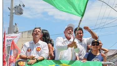 Lula tras emitir su voto: “Hoy el pueblo define el modelo de Brasil que desea”