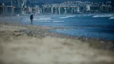 El Desconcierto | para evitar bloqueos a playas rios y lagos camara aprueba proyecto que faculta a juzgados de policia local a reabrir accesos.webp