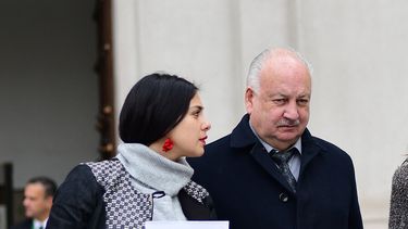 Teillier dice que “hay una campaña de asesinato de imagen política de la diputada Cariola”
