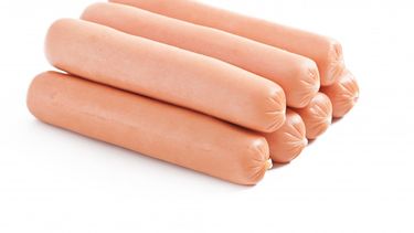 Realizan estudio al mercado de salchichas en Chile: Algunas incluyen carnes no informadas