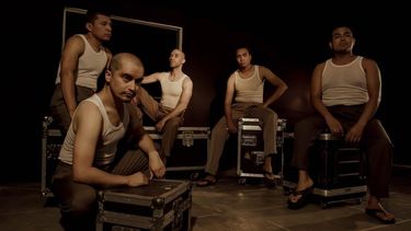 “Las monstruas”: De Jean Genet al enfrentamiento entre comerciantes y estudiantes en Estación Central