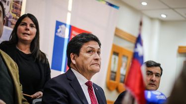 Director de Conaf asegura que deberán vender o licitar bosques para financiar combates a incendios de verano