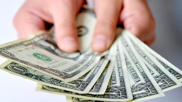 Los 8 multimillonarios que tienen más dinero que el 50% de la población mundial