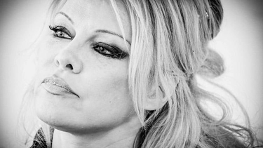 Reino Unido, eres la perra de Estados Unidos: Pamela Anderson indignada por detención de Assange
