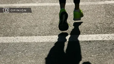 El Desconcierto | 24217 la sombra de una persona corriendo.webp
