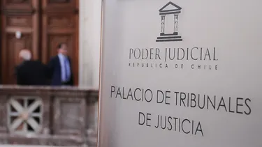 Cayó de escalera tras discusión con vecinos por canaletas: Condenados a pagar $3 millones por causar lesiones graves