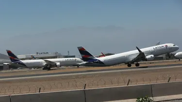 Casi 500 pilotos rechazan propuesta de Latam y podría generarse una huelga que complicará el transporte aéreo