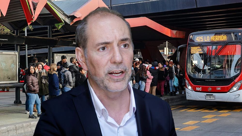 Crece presión a ministro de Grange por críticas de usuarios frente a disminución del flujo de micros pese a su desmentido Crece presión a ministro de Grange por críticas de usuarios frente a disminución del flujo de micros pese a su desmentido