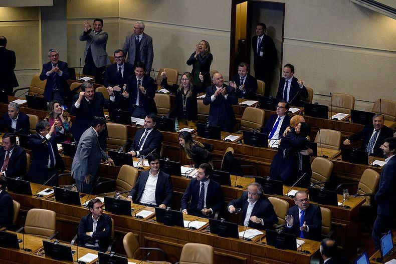 DFN52xlXgAAp8sf.jpg