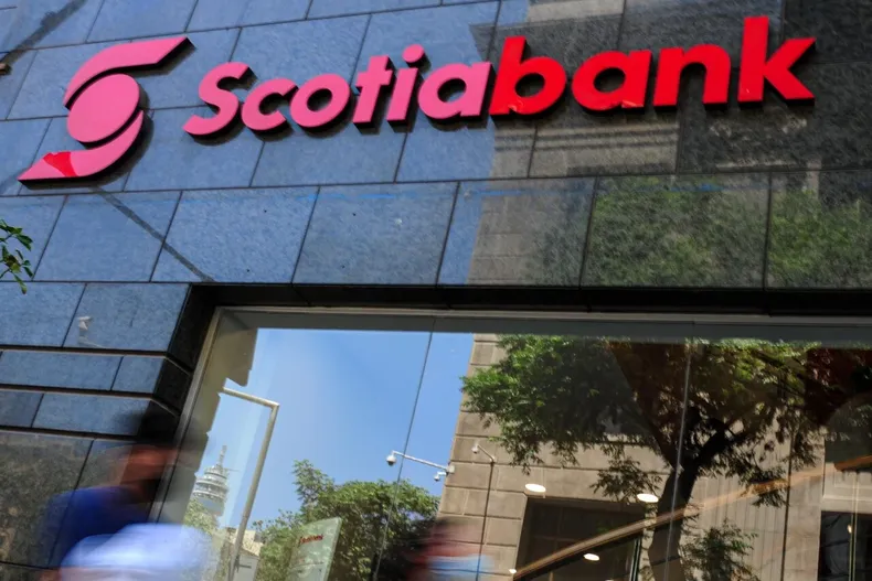banco bloqueo pago de dividendos a cliente para forzar cobro de otras deudas suprema ordena permitir pagos separados.webp
