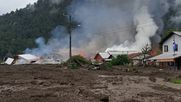 villa santa lucia: aluvion deja un carabinero desaparecido y ocho viviendas destruidas