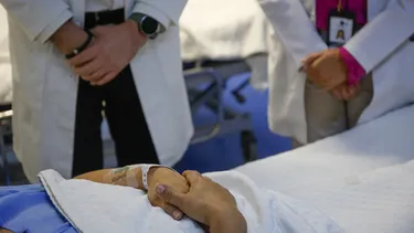 Le administraron sedante equivocado en clínica y quedó con daño neurológico irreversible: Deberán pagar $300 millones a pareja e hija