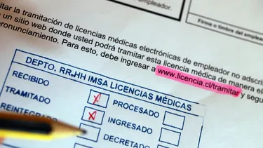 Rechazaron 14 licencias a mujer con depresión tras muerte de su padre: Corte ordena pagar montos por ilegal y arbitrario