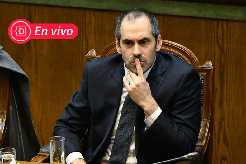 El exministro Nicolas Grau en el hemiciclo de la Cámara de Diputados durante la acusacion constitucional en su contra - Agencia Uno