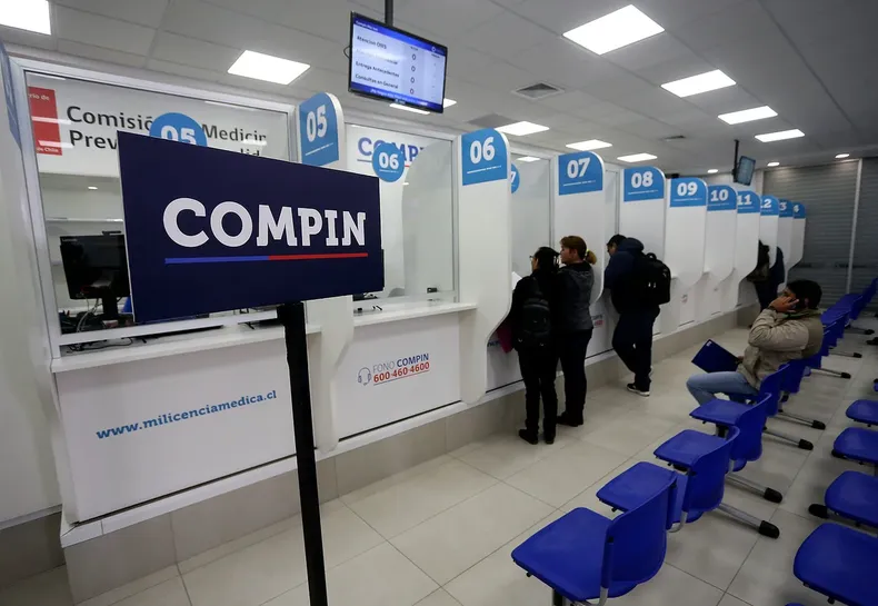 trabajador logro en juicio que anulen rechazo de 3 licencias por 90 dias corte ordena pagarle el subsidio.webp