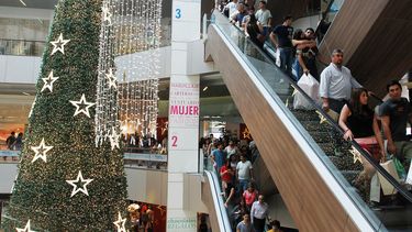 El relato de la vendedora que acusó miles de trabajadores explotados y depresivos tras el clima de consumo en Navidad