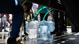 Guerra del agua en Antofagasta: Vecinos demandan a sanitaria por cortes constantes y por priorizar a mineras
