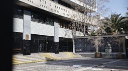 Instituto Nacional en toma indefinida: Alumnos piden baños plurigenéricos y comida vegana