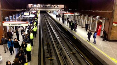 Imagen sobre el Metro de Santiago - Agencia Uno