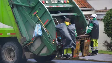 Matías Toledo impone su sello en Puente Alto: Subió sueldo a recolectores de basura en Navidad