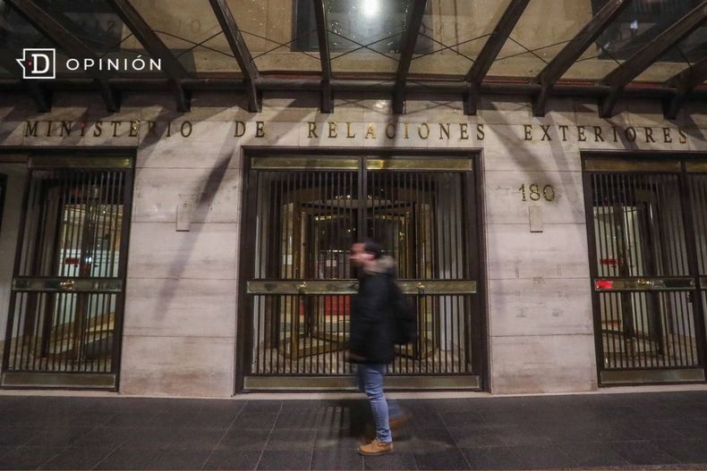 7436 imagen del frontis del ministerio de relaciones exteriores.jpg