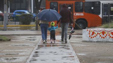 ¿Cuándo llega la lluvia a Santiago?: Sistema frontal ya afecta a zona sur del país