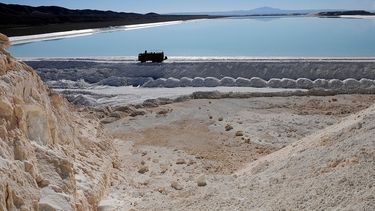 Cuestionan método de extracción de litio propuesto en Chile para reducir impacto ambiental