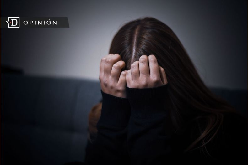 5620 una joven cubriendose el rostro imagen referencial de depres.jpg