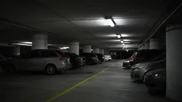 Le negaron acceso a estacionamientos de su edificio en Las Condes y agredieron a su esposo: Corte ordenó dar acceso