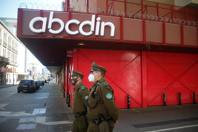 estaba en tienda abcdin mientras era saqueada y lo detuvieron por el hecho  corte concluyo que era inocente.jpg