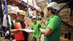 DT suspende funcionamiento de bodega Jumbo por exposición de trabajadores a intenso calor