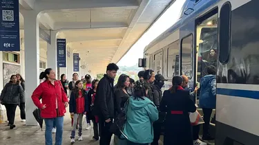 Tren Llanquihue-Puerto Montt es todo un éxito: Casi 1.000 usuarios en sus primeras horas