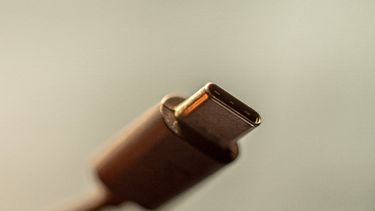 Avanza obligación de cargador universal para dispositivos electrónicos: Senado aprueba