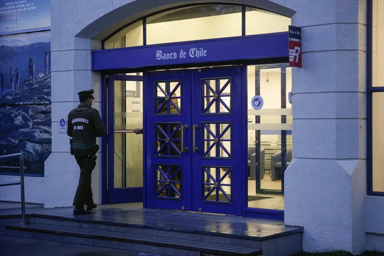 le robaron el celular le sacaron dos creditos por 9 millones y banco quiso cobrarselos suprema ordena eliminarlos 2.webp