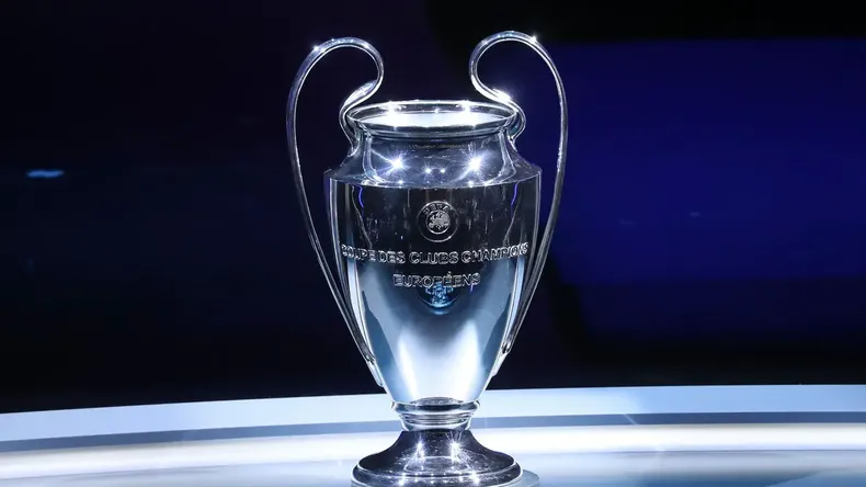 10812 champions trofeo.webp