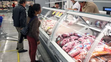 Compraron pollo y pan en supermercado y terminaron intoxicados: Corte confirmó multa de $6,9 millones
