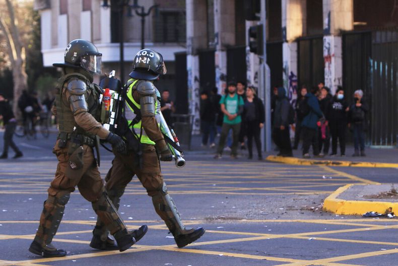Carabineros en una protesta.jpg