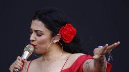 REDES| A lo Freddy Krueger: Mon Laferte sueña que Piñera la persigue por un túnel