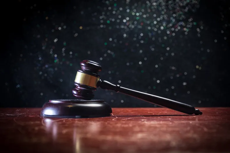 denuncio bofetada y amenazas de apunalamiento en su trabajo y se autodespidio exigiendo indemnizacion corte lo considero renuncia.webp