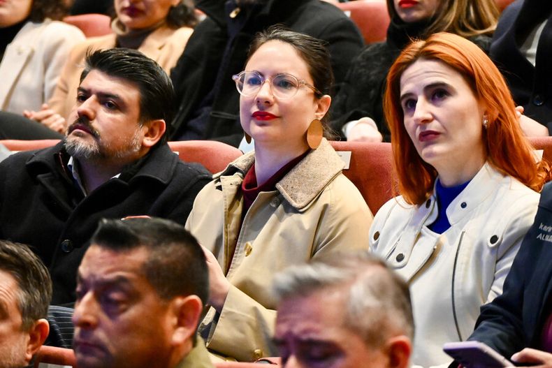 7298 a uno 1594783.jpg