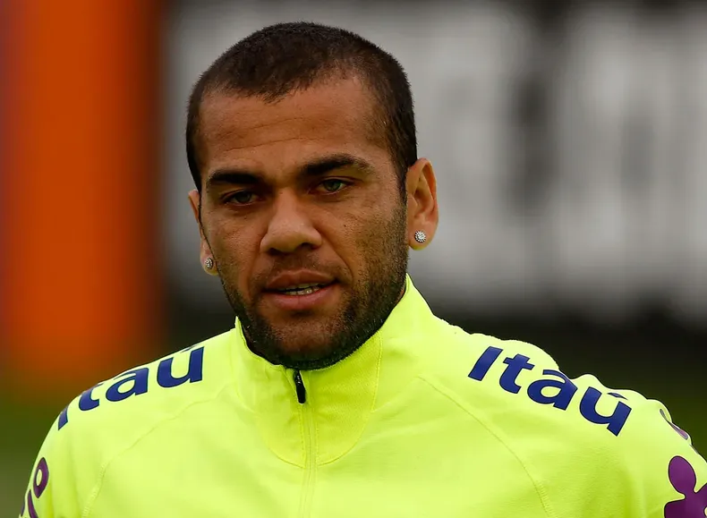 13526 dani alves violacion.webp