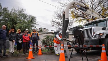 Con camiones especializados y equipos robóticos supervisan trabajos preventivos para lluvias