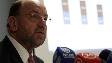Gráficos vuelven a penar a Piñera: La curiosa forma de presentar los datos de distribución de ingresos en la Casen