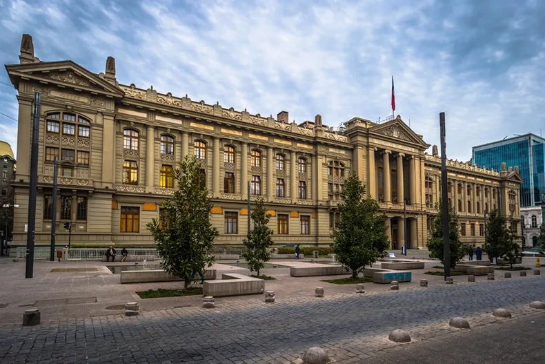 el alto costo de las negligencias medicas indemnizaciones hasta 250 millones de pesos y juicios durante 10 anos o mas.webp