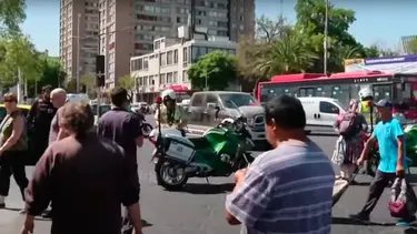 Cortes de tránsito y congestión en Av. Santa María con Recoleta: Operativo contra comercio causa caos en La Vega