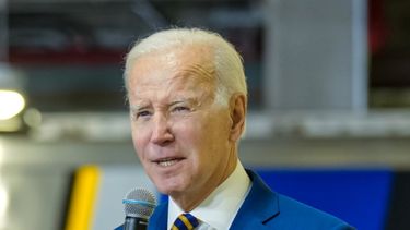 Biden da el visto bueno a la ley para desclasificar documentos sobre el origen del covid