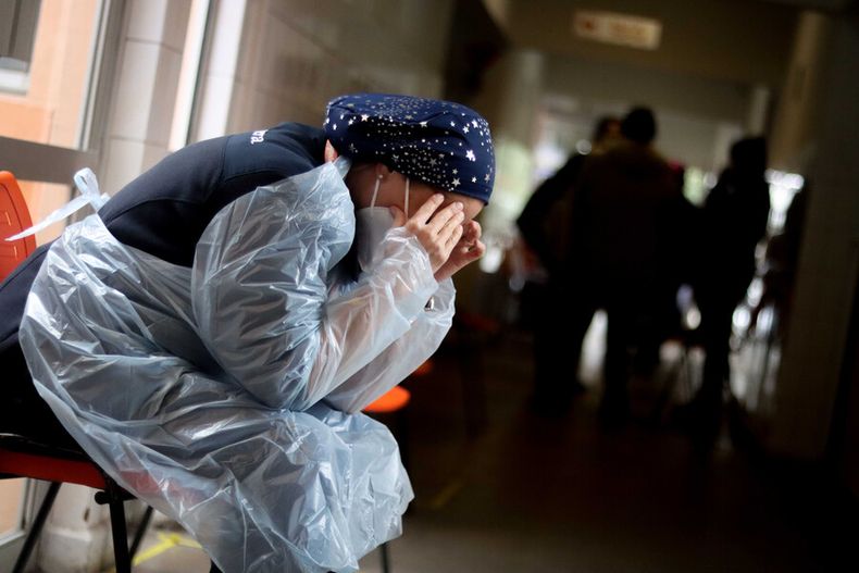 funcionarios de cesfam acuden a corte por no tener guantes ni jeringas para atender a 148.000 vecinos.jpg